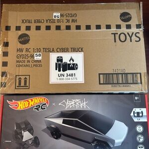 MATTEL Hot Wheels R/C 1:10 Tesla Cybertruck & Cyberquad Remote Control Brand New